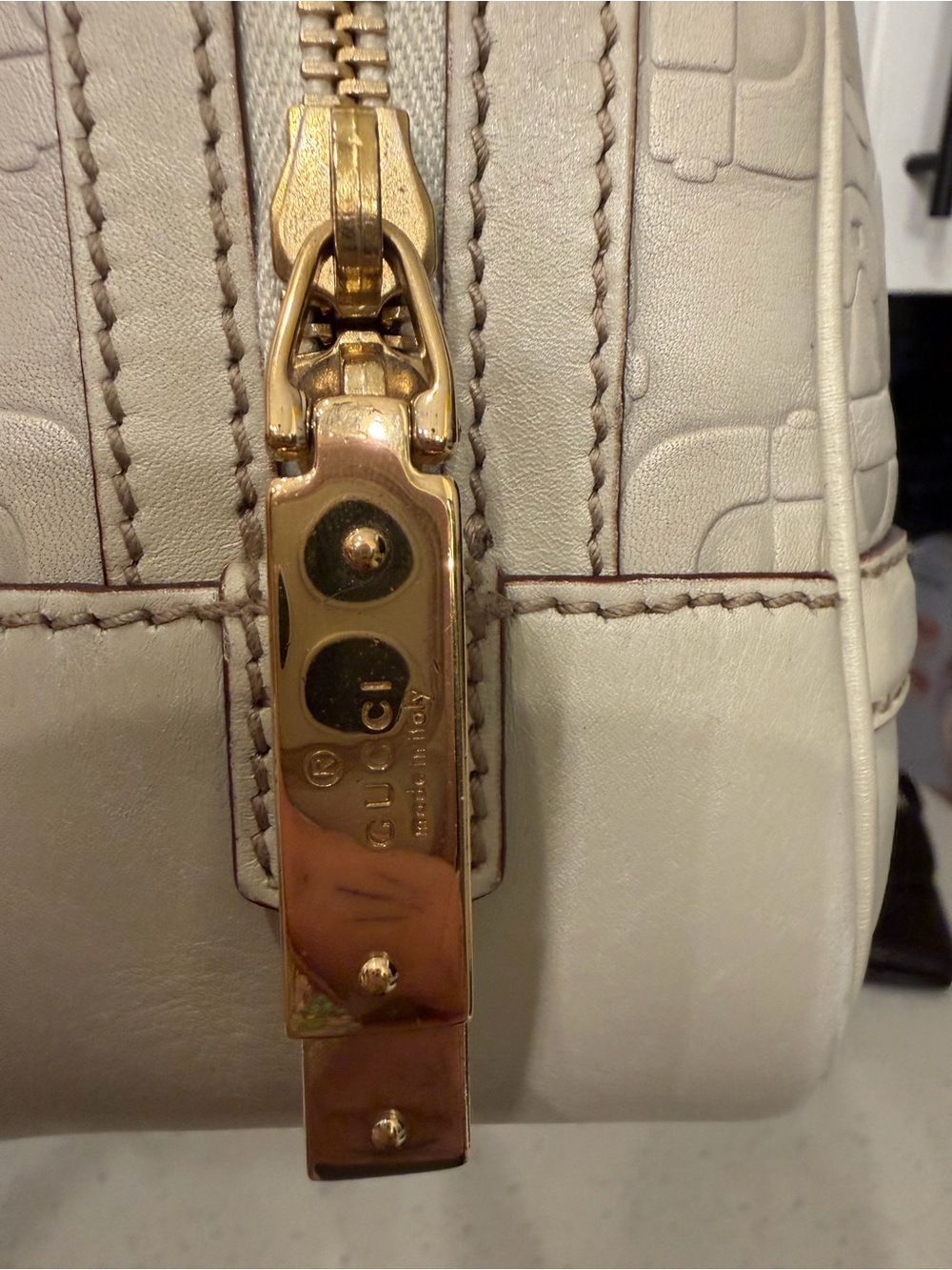 Gucci Cream Embossed Satchel Handbag with Gold Buckle - Picture 3 of 9